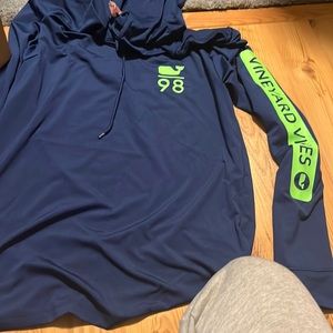 Vineyard vines hooded t shirt